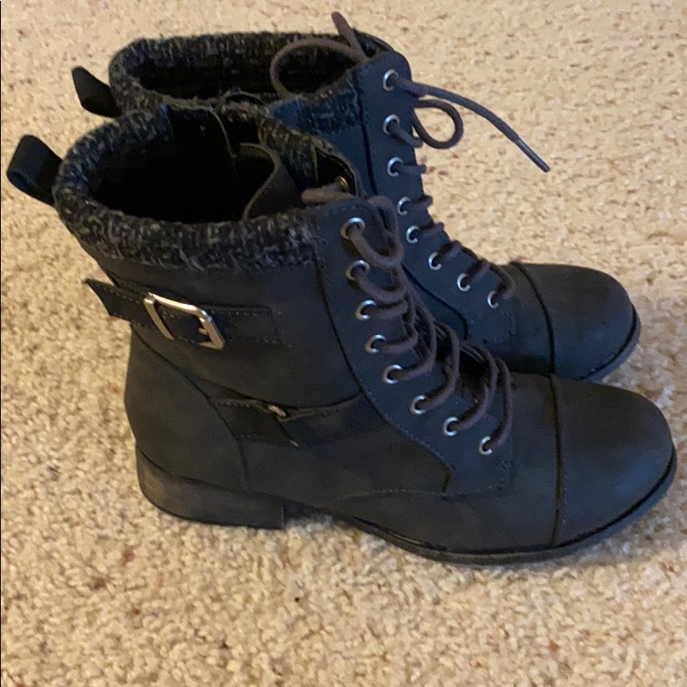 Black combat boots 💕